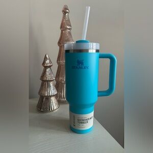 Never used! Tags still inside cup. Stanley Teal Quencher H2.0 Tumbler 40oz